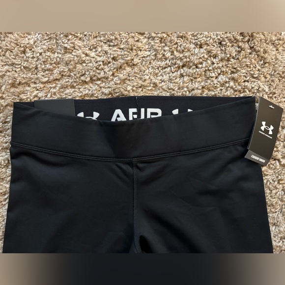 NWT Under Armour Women’s Compression Black Leggings - Picture 4 of 5